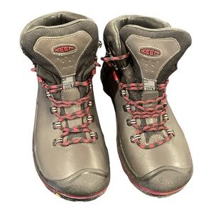 KEEN Women's Black and Red Winter Boots